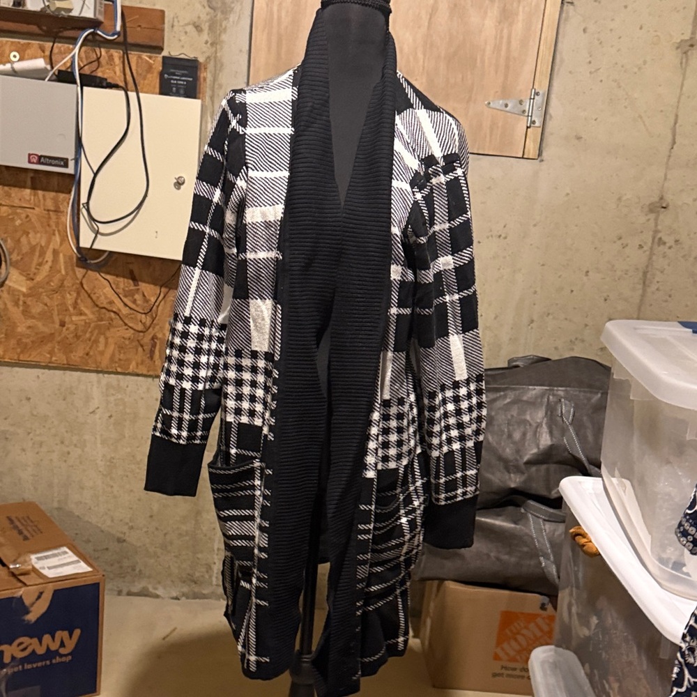 Isaac Mizrahi Black and Pink Knit Cardigan